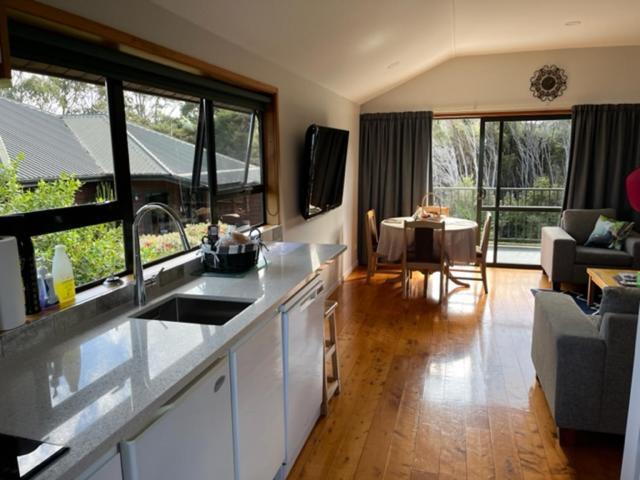 Treetops Cottage At The Castle Whitianga Ngoại thất bức ảnh
